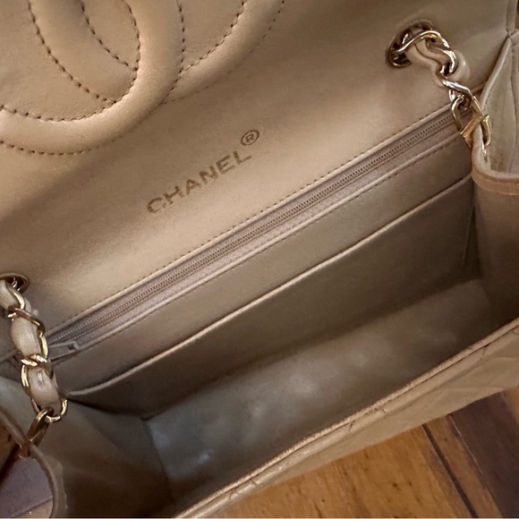 Chanel RARE Vintage Crossbody - Picture 5 of 10